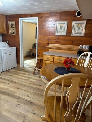 Dining - The Quiet Comfort - Spacious Lower Units Steps from Main Str (Cambridge)