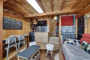 Living area - Savoyard style apartment in a cottage (Val-d'Isère)