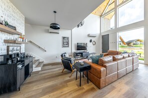 Smart-TV, videospill, bordtennis og bøker