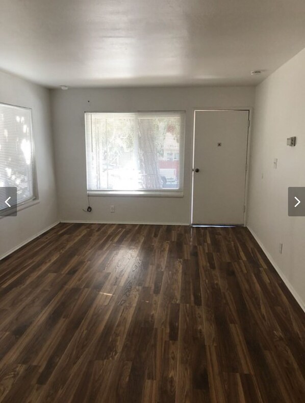 Interior - 1 Bed 1 Bath in side by side Duplex  (Vallejo)