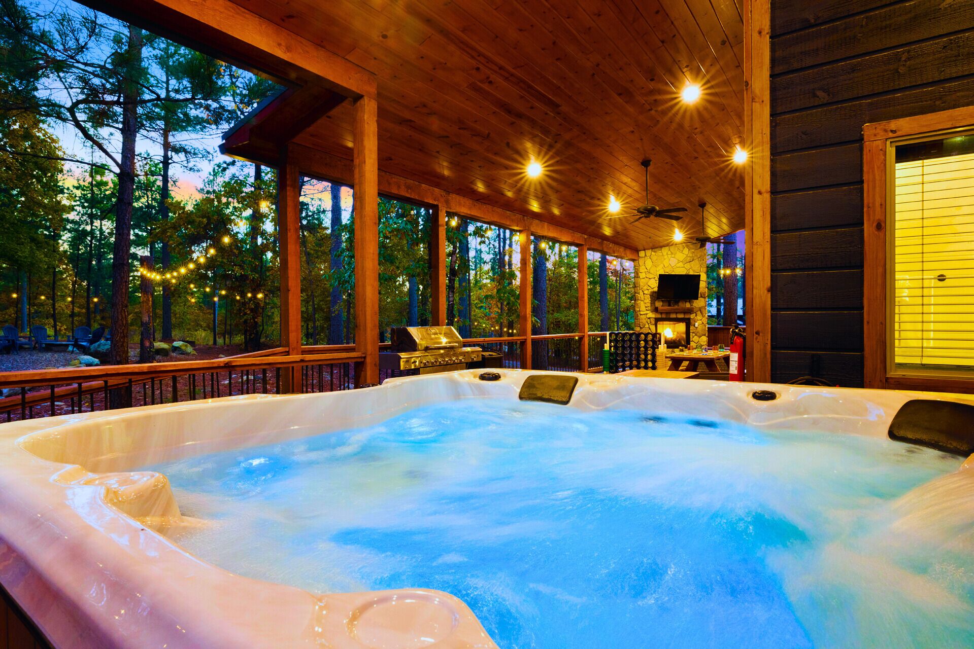 Outdoor spa tub