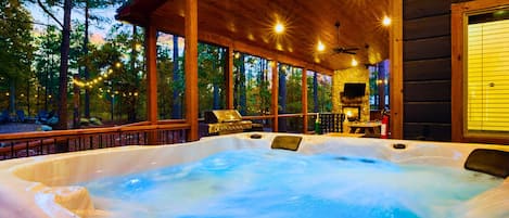 Outdoor spa tub