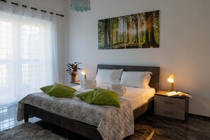 Luxury Apartment | 4 bedrooms, Egyptian cotton sheets, premium bedding, pillow-top beds - Home Big CrIré at '724 (Rome)