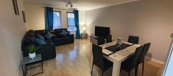 Spacious 3 bed apartment with parking, right in centre of Broughty Ferry!