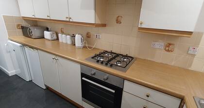 Spacious 3 bed apartment with parking, right in centre of Broughty Ferry!