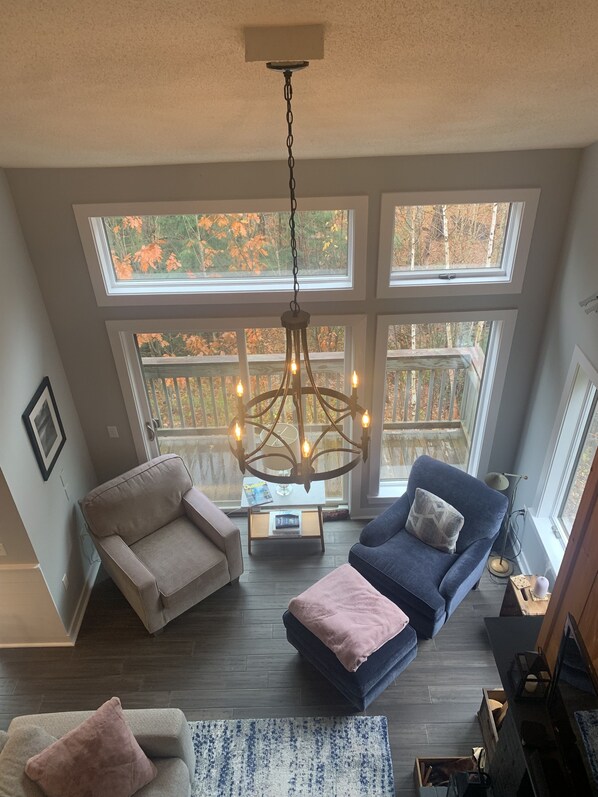 Smart TV, fireplace - Newly renovated Townhouse walking distance to Mt.Snow base lodge. (Dover)