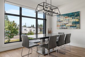 Dining - Modern family-sized house close to 17th Ave and downtown (Calgary)