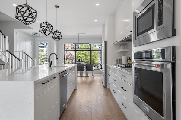 Frigorífic, microones, forn i placa de cuina