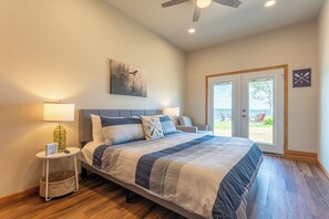 6 室のベッドルーム、デスク、アイロン / アイロン台、WiFi (無料)