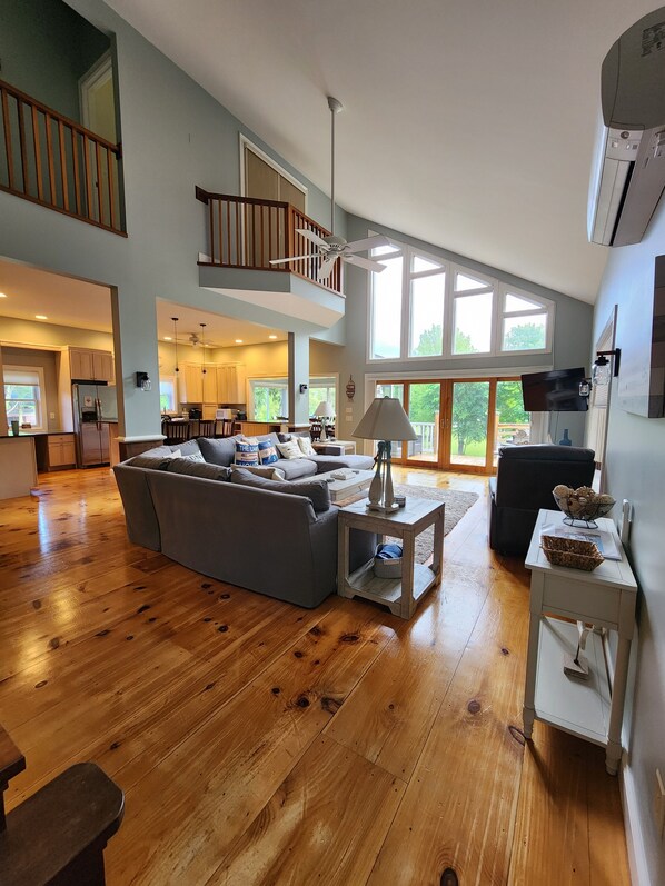 Smart-tv en een open haard