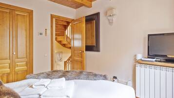 3 dormitorios, tabla de planchar con plancha, Internet y ropa de cama