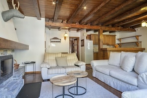 TV, fireplace