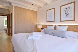 3 bedrooms, internet, bed sheets
