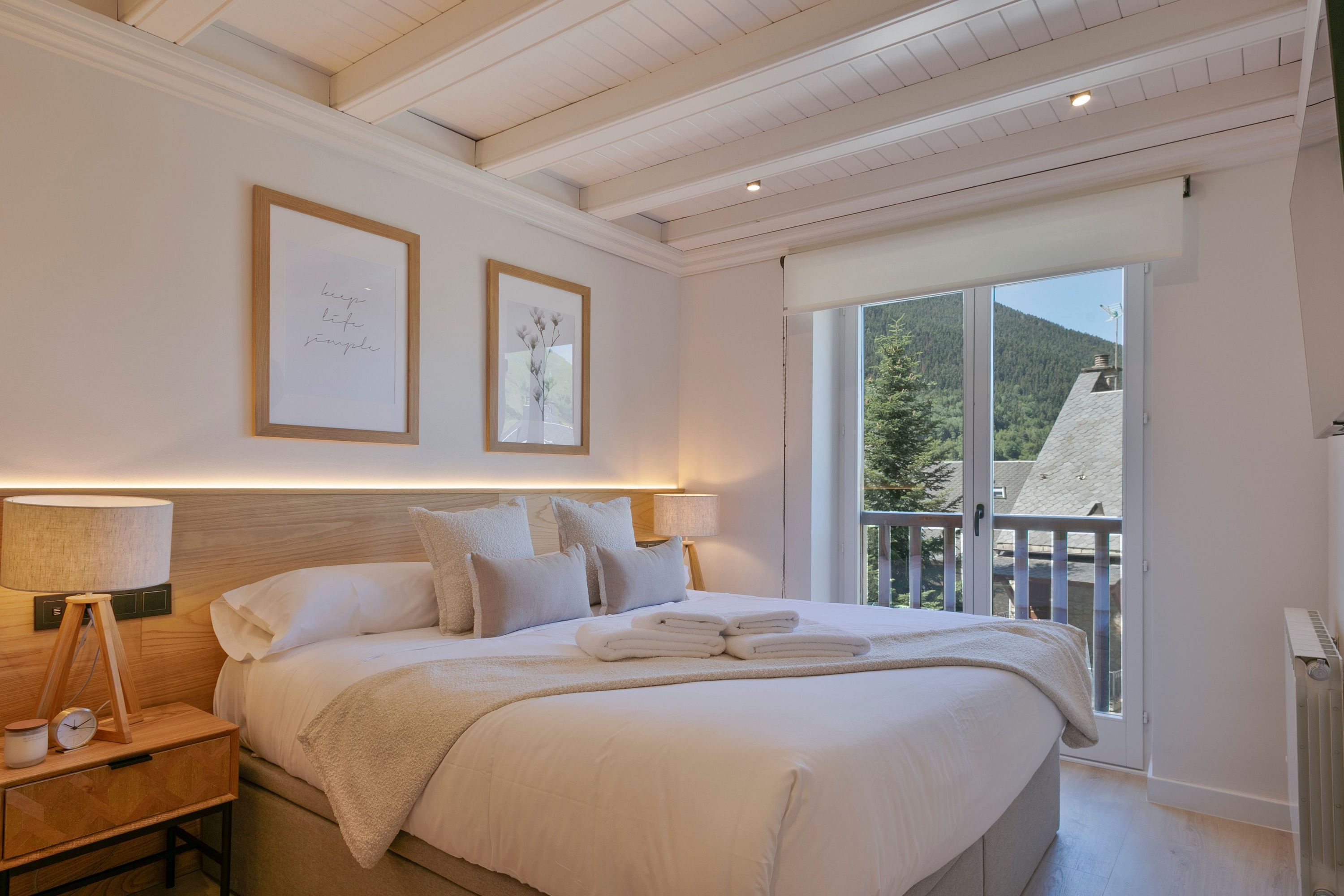 3 bedrooms, internet, bed sheets