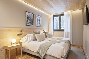 3 slaapkamers, een strijkplank/strijkijzer, internet, beddengoed