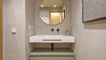 Dutxa, assecador de cabells i tovalloles