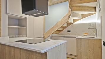 Fridge, dishwasher, coffee/tea maker, electric kettle