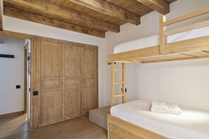 3 chambres, bureau, fer et planche à repasser, accès Internet