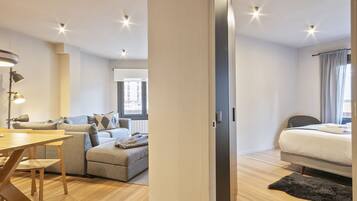 3 dormitorios, tabla de planchar con plancha, Internet y ropa de cama