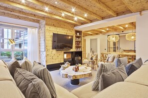 Smart TV, fireplace, DVD player