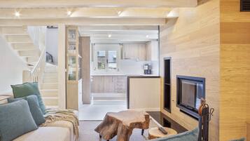 Een smart-tv en een open haard