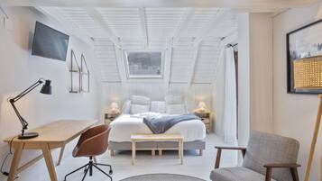 4 bedrooms, iron/ironing board, Internet, bed sheets