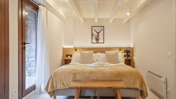 4 slaapkamers, een strijkplank/strijkijzer, internet, beddengoed