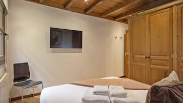 3 slaapkamers, een strijkplank/strijkijzer, internet, beddengoed