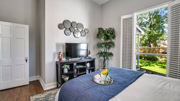 2 室のベッドルーム、デスク、アイロン / アイロン台、WiFi (無料)