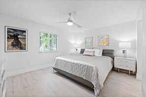 2 bedrooms, iron/ironing board, free WiFi, bed sheets - DM-near Beaches and IMG, Pool, Tennis, Pickleball, Shorewalk condo 2 Bedroom/2 Bath lake view (Bradenton)