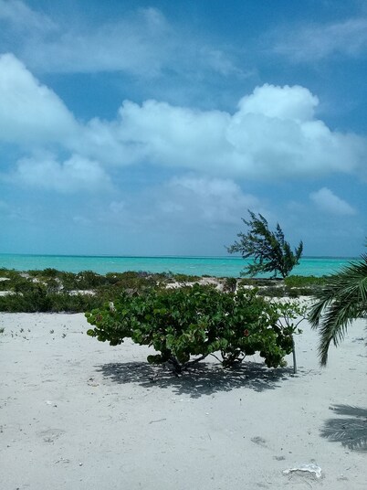 Bahamas Fishing Lodge Hotel
Acklins Island