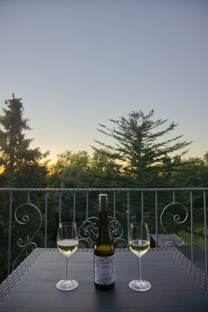 Outdoor dining - Studio Traumzeit mit Balkon in Vorstadtvilla (Dresden)