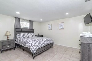 2 quartos, ferros/tábuas de passar roupa, Wi-Fi, roupa de cama