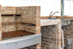 Property grounds - Cozy home 15 minutes away from Tarpon Springs. (Holiday)