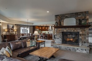 Living area - Alpine Penthouse - In the Heart of Downtown McCall (McCall)