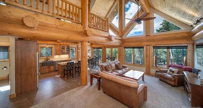 Moose Creek Lodge - Cozy w/ Beautiful Mountain Views and close to Breckenridge!