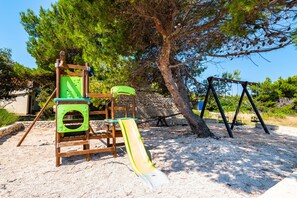 Dortoir partagé, 1 chambre, fumeur, patio | Espace pour enfants