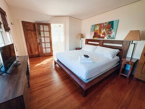 4 bedrooms, desk, iron/ironing board, WiFi