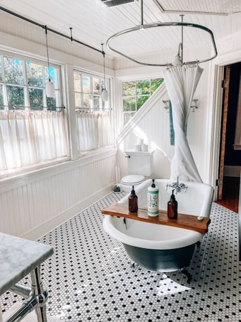 Hair dryer. Hot Tub - Chefs Kitchen-Fenced Yard- Historic Home