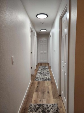 Interior - Kent Upper Floor! No pets, SEVERE ALLERGIES (Kent)