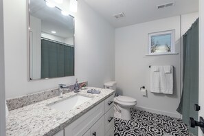 Hårføner, håndklær, såpe og sjampo