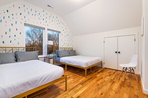 1 bedroom, iron/ironing board, free WiFi, bed sheets - The Sky Deck Penthouse (Raleigh)