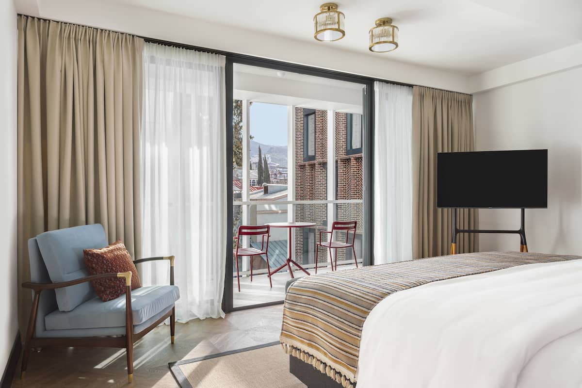 Signature Suite | 1 bedroom, premium bedding, memory-foam beds, minibar