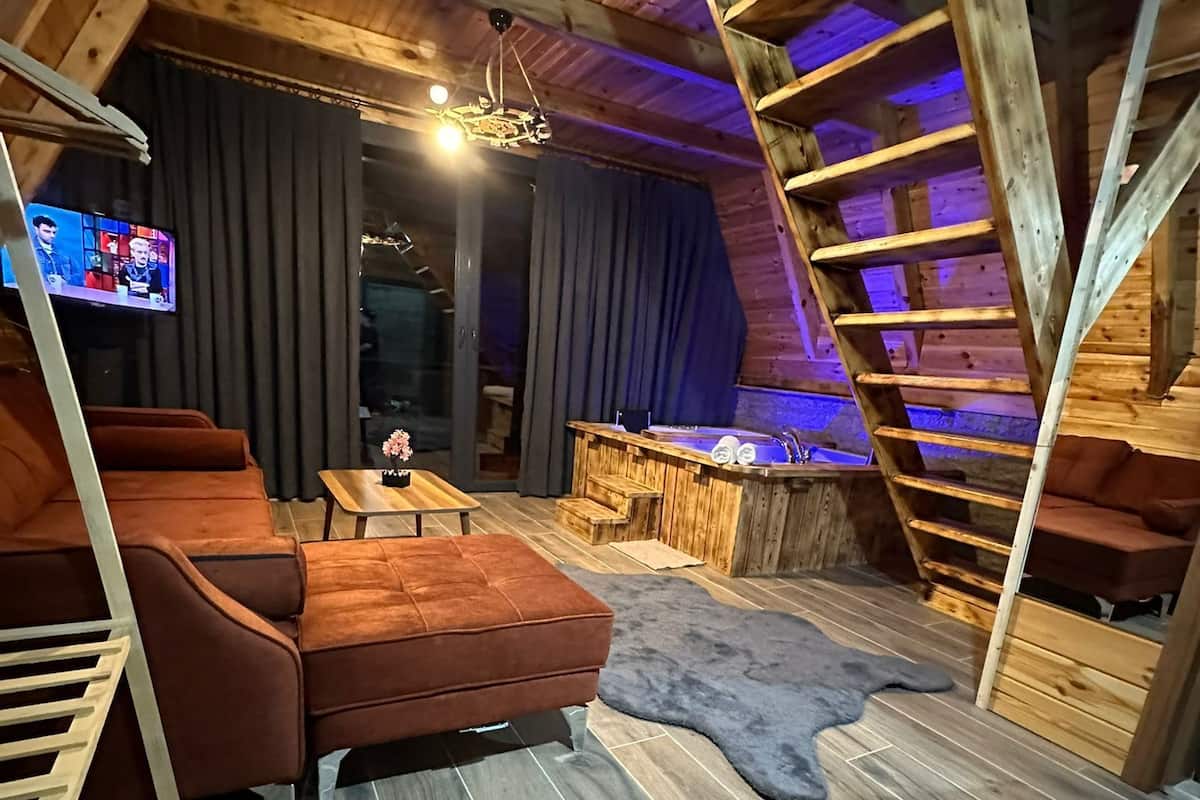 Superior-Bungalow, Balkon, Flussblick | Wohnbereich