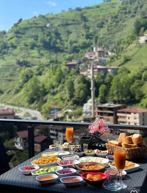 Free daily cooked-to-order breakfast