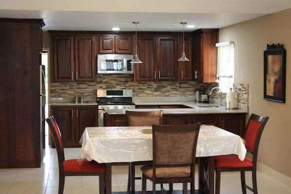 House | In-room dining