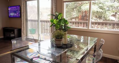 Near Riverside Sunset-Lodge w/Backyard+BathTub-W/D