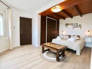 4 slaapkamers, een strijkplank/strijkijzer, wifi, beddengoed