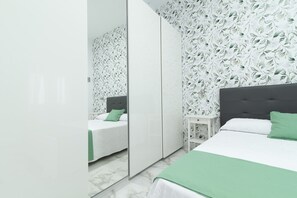 3 slaapkamers, een strijkplank/strijkijzer, reisbedje, gratis wifi