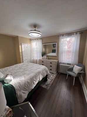 3 室のベッドルーム、アイロン / アイロン台、WiFi (無料)、ベッドシーツ